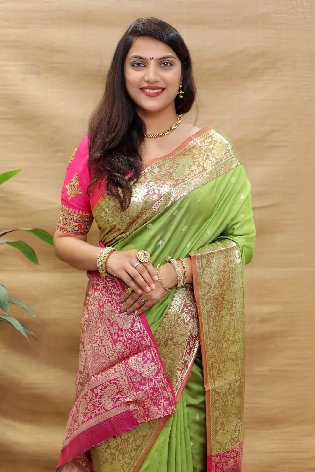 Admirable Parrot Soft Banarasi Silk Saree With Refreshing Blouse Piece