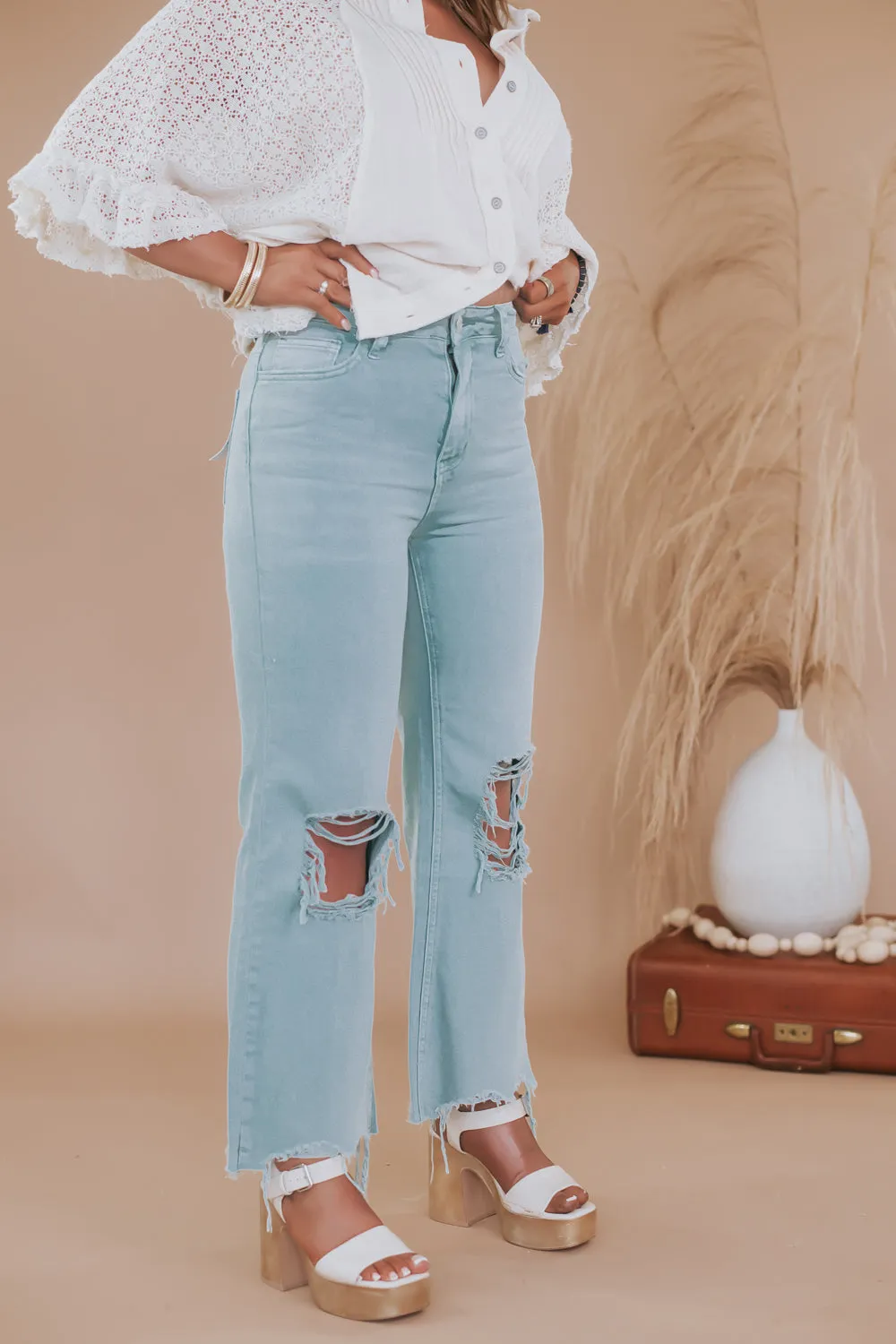 Brooks Distressed Jean, Cloud Blue VERVET