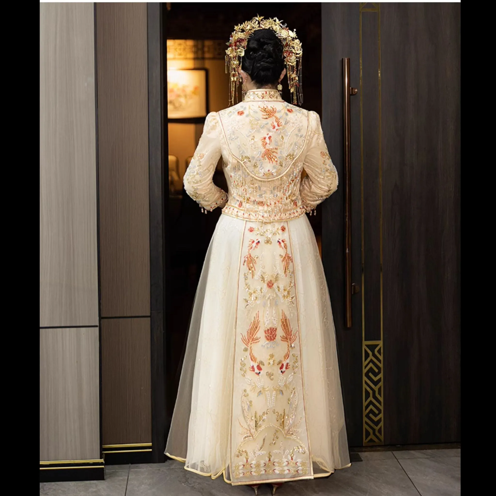 Elegant Plus-Size Xiuhefu: Champagne Chinese Bridal Gown (up to 10XL)