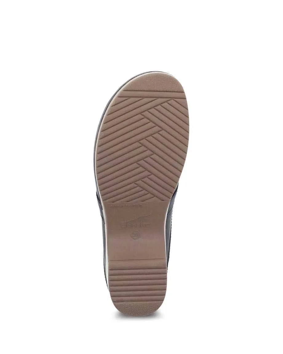 Women's Dansko Bel Color: Black Oiled Pull Up